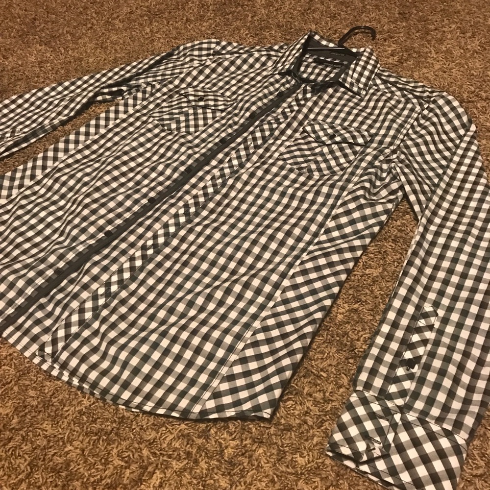Men’s Buckle Button Down